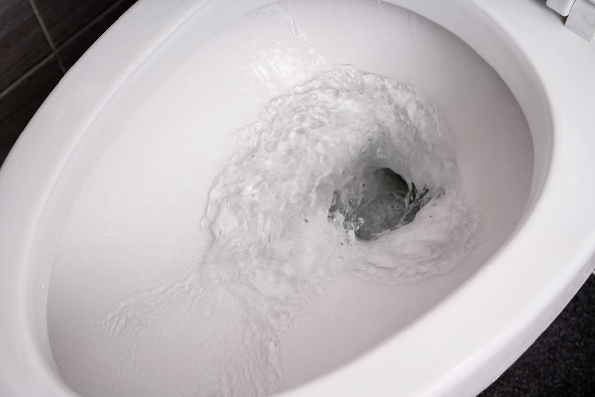 How to flush toilet with frozen pipes: DIY solutions - 7 top